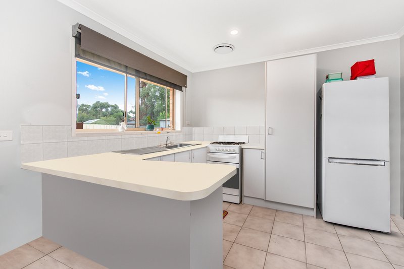 Photo - 2/3 Osborn Grove, Pakenham VIC 3810 - Image 3