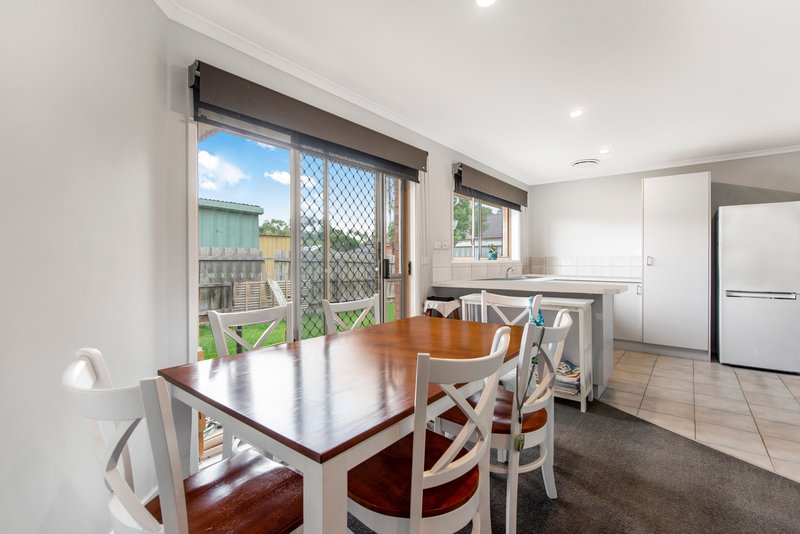 Photo - 2/3 Osborn Grove, Pakenham VIC 3810 - Image 5