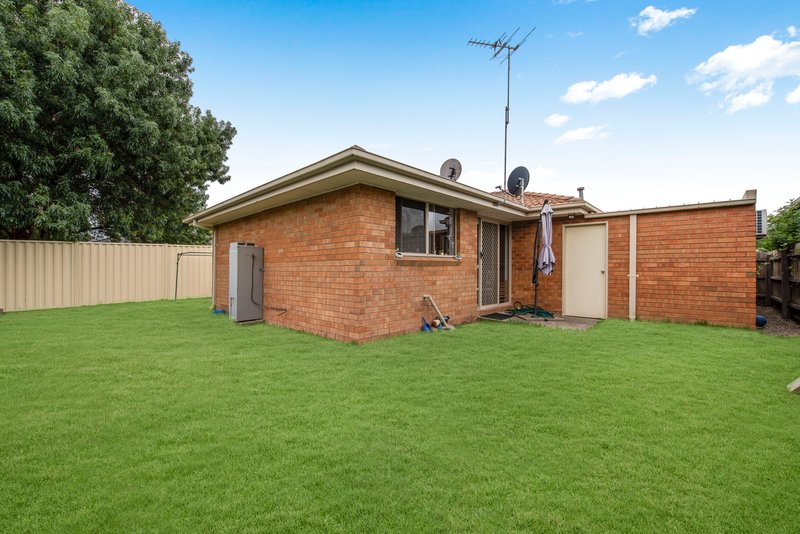 Photo - 2/3 Osborn Grove, Pakenham VIC 3810 - Image 9