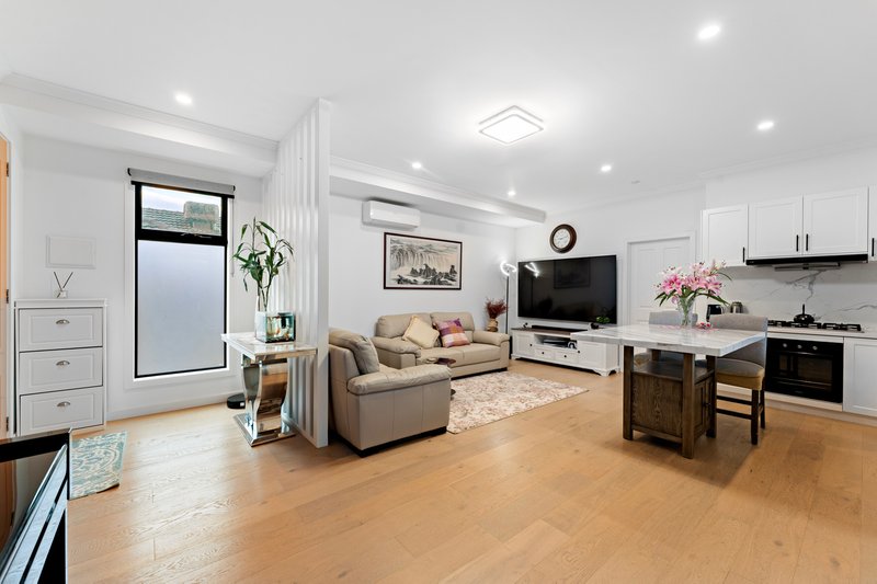 Photo - 2/3 Otira Road, Knoxfield VIC 3180 - Image 2