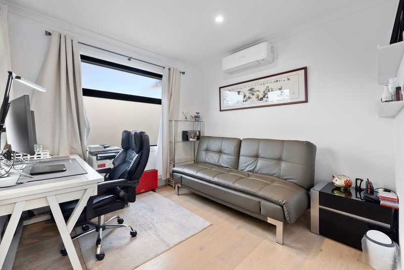 Photo - 2/3 Otira Road, Knoxfield VIC 3180 - Image 8