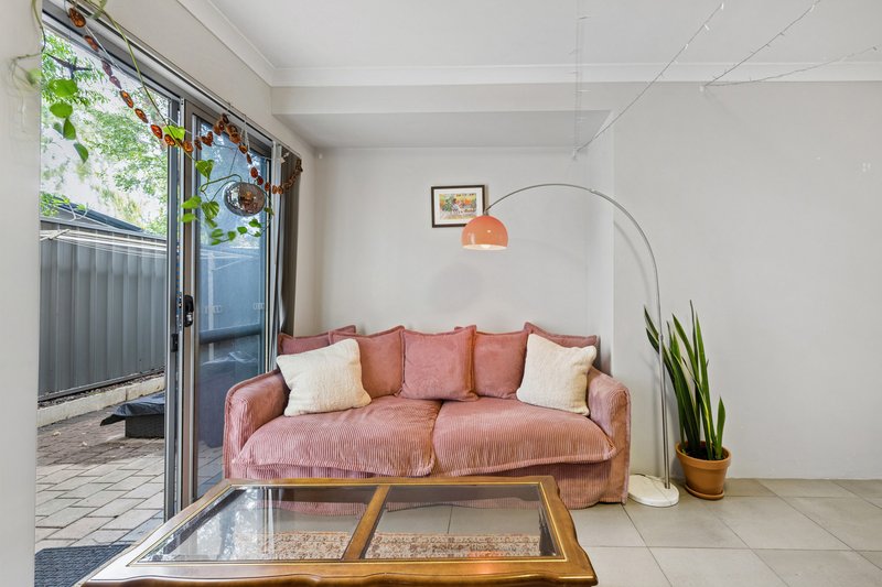 Photo - 2/3 Packham Road, Hamilton Hill WA 6163 - Image 6