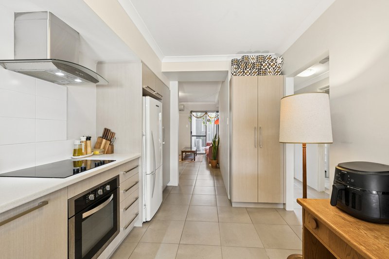 Photo - 2/3 Packham Road, Hamilton Hill WA 6163 - Image 9