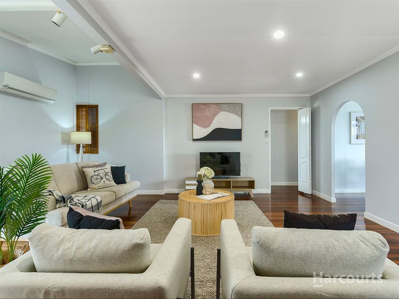 Photo - 23 Palmer Parade, Strathpine QLD 4500 - Image 3