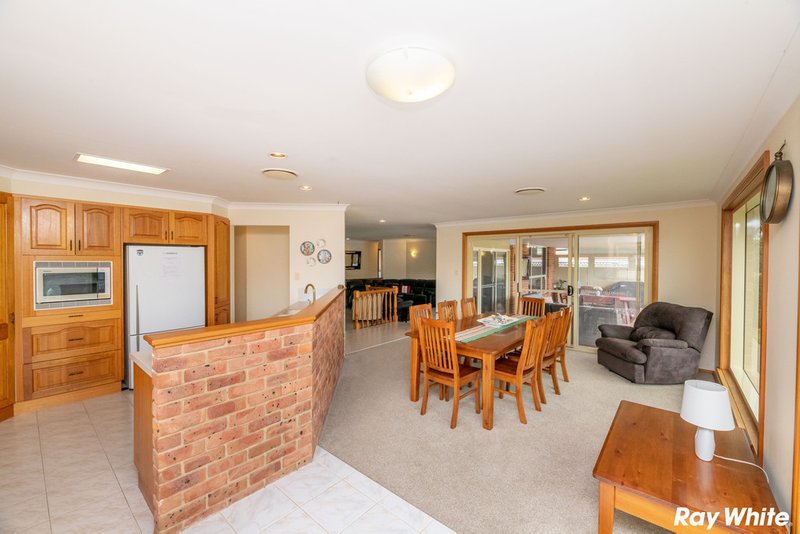 Photo - 23 Palmway Crescent, Tuncurry NSW 2428 - Image 3