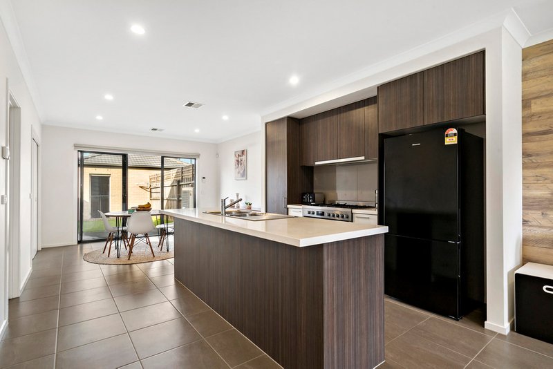 Photo - 23 Palmyra Street, Keysborough VIC 3173 - Image 2