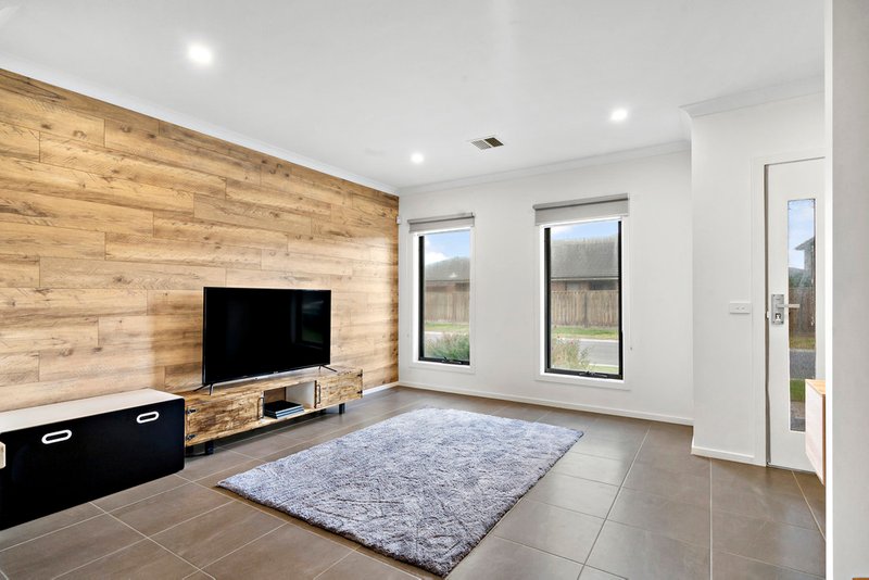 Photo - 23 Palmyra Street, Keysborough VIC 3173 - Image 3