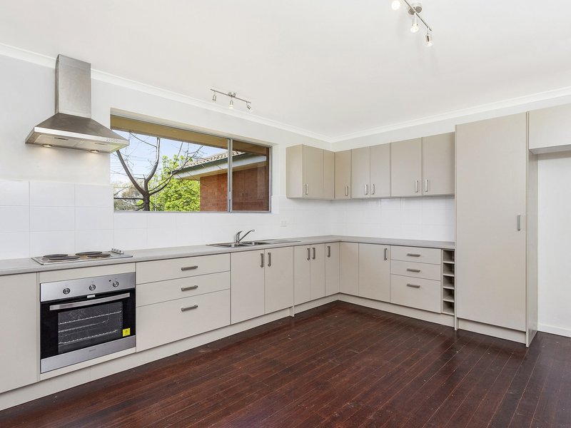 Photo - 23 Parker Street, Curtin ACT 2605 - Image 2