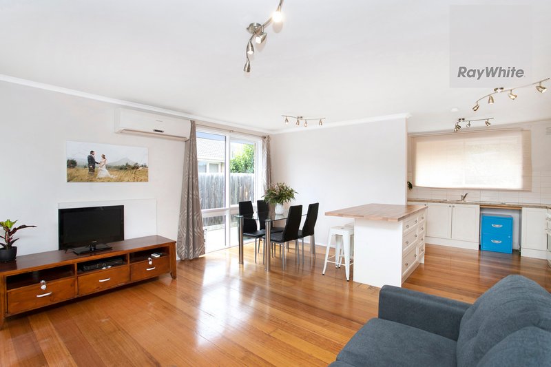 Photo - 23 Parnell Crescent, Gladstone Park VIC 3043 - Image 6