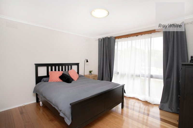 Photo - 23 Parnell Crescent, Gladstone Park VIC 3043 - Image 11