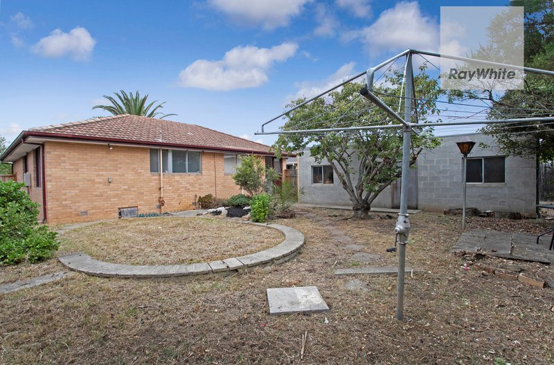 Photo - 23 Parnell Crescent, Gladstone Park VIC 3043 - Image 11