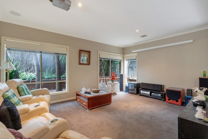 Photo - 23 Peasholm Corner, Craigieburn VIC 3064 - Image 6