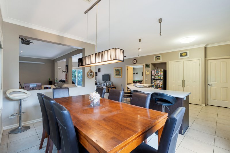 Photo - 23 Peasholm Corner, Craigieburn VIC 3064 - Image 8