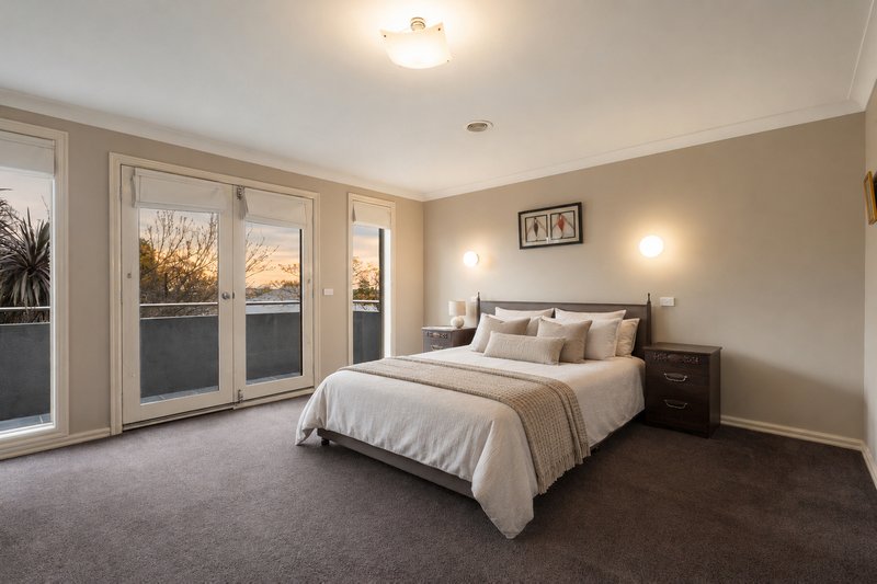 Photo - 23 Peasholm Corner, Craigieburn VIC 3064 - Image 9