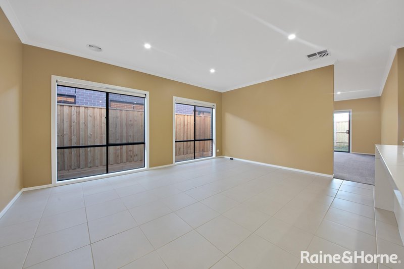 Photo - 23 Pedley Way, Truganina VIC 3029 - Image 4