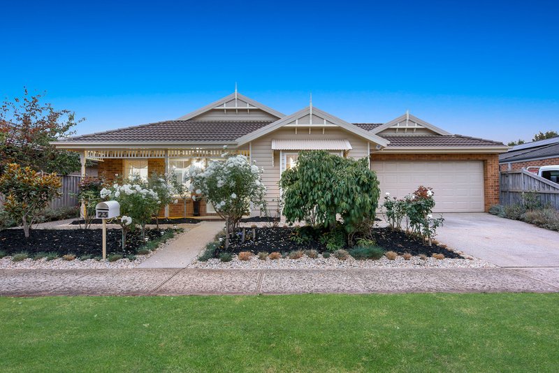 23 Peisley Crescent, Cranbourne East VIC 3977