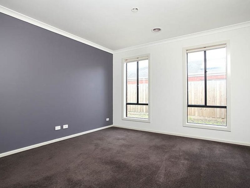 Photo - 23 Phillip Drive, Wyndham Vale VIC 3024 - Image 5