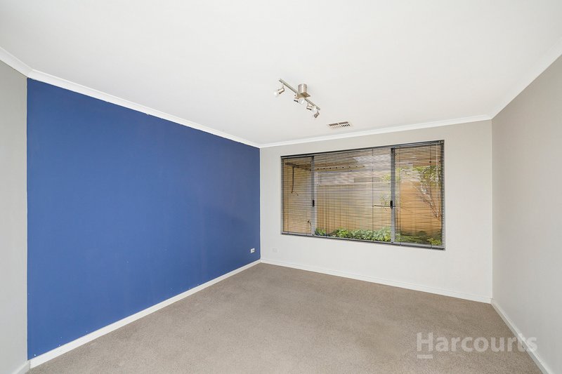 Photo - 23 Phoenix Terrace, Hocking WA 6065 - Image 4