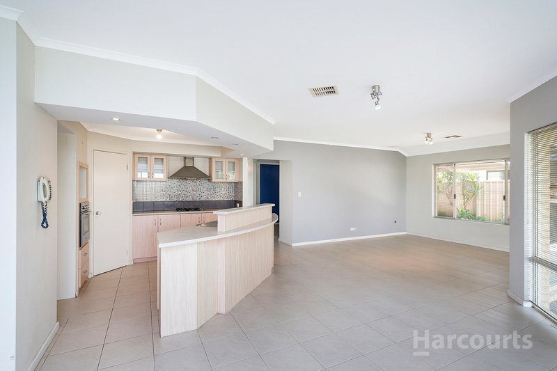 Photo - 23 Phoenix Terrace, Hocking WA 6065 - Image 14