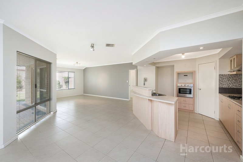 Photo - 23 Phoenix Terrace, Hocking WA 6065 - Image 15