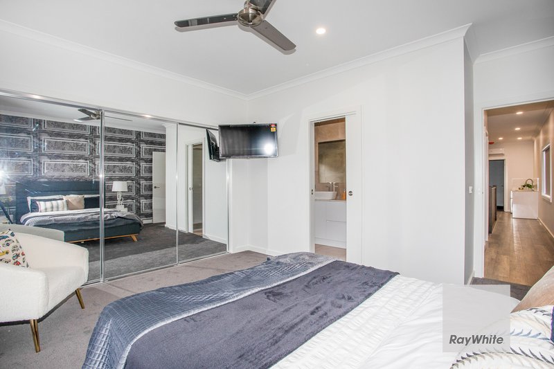 Photo - 23 Pienza Road, Fraser Rise VIC 3336 - Image 10