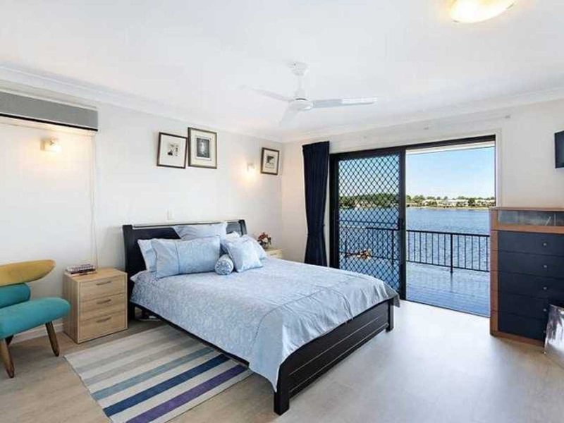 Photo - 23 Pilot Court, Mermaid Waters QLD 4218 - Image 5