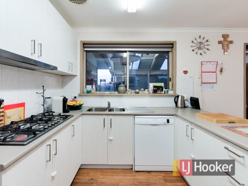 Photo - 23 Pinnacle Way, Hampton Park VIC 3976 - Image 2