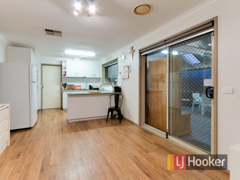 Photo - 23 Pinnacle Way, Hampton Park VIC 3976 - Image 6