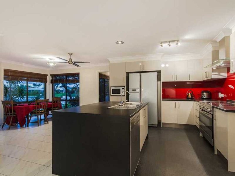 Photo - 23 Pintail Crescent, Burleigh Waters QLD 4220 - Image 3