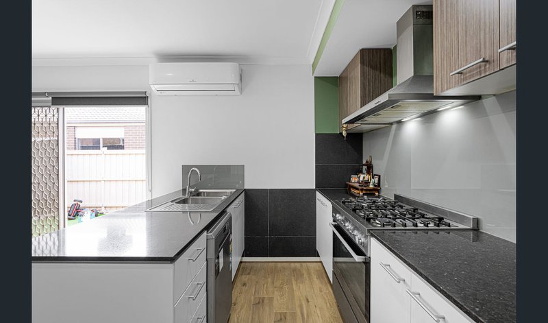 Photo - 23 Plenitude Road, Tarneit VIC 3029 - Image 4