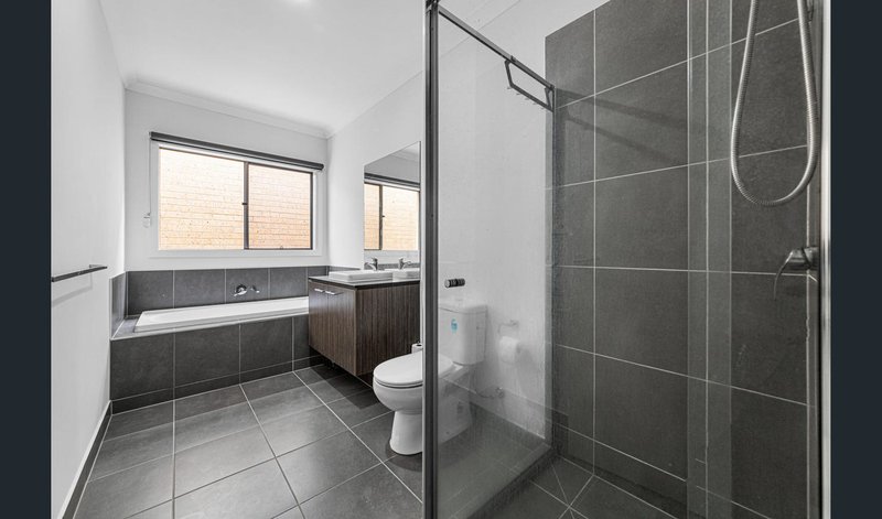 Photo - 23 Plenitude Road, Tarneit VIC 3029 - Image 12