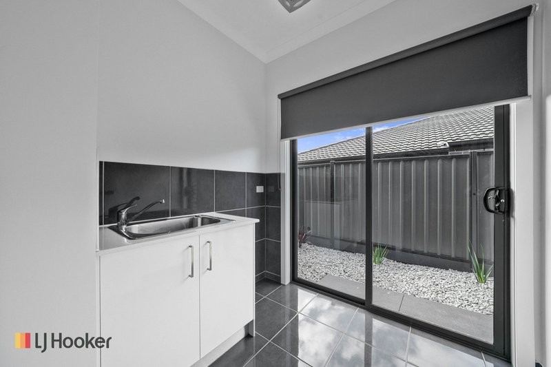 Photo - 23 Plumbago Street, Craigieburn VIC 3064 - Image 11
