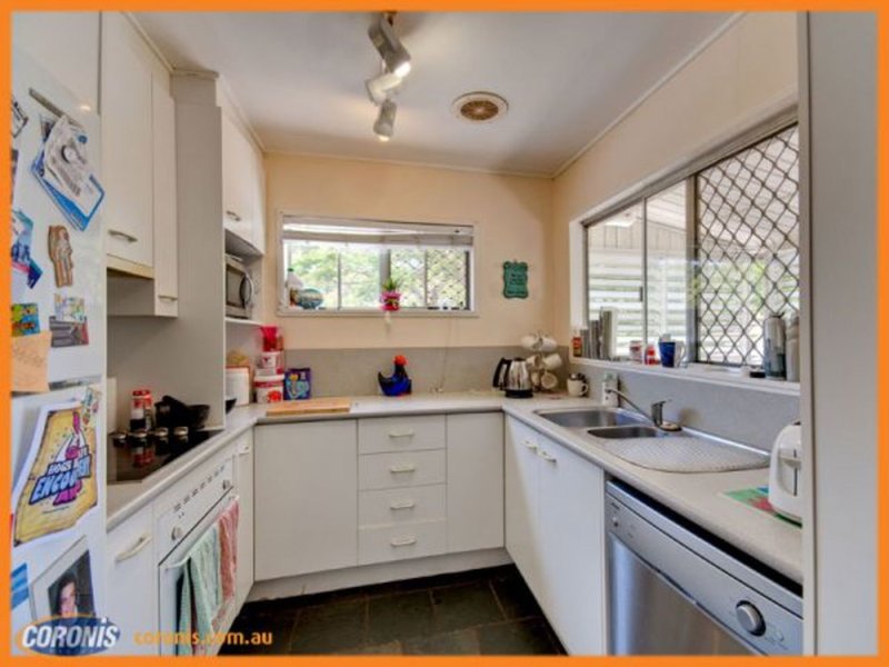 Photo - 23 Pylara Crescent, Ferny Hills QLD 4055 - Image 10