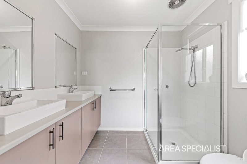 Photo - 23 Ramel Way, Pakenham VIC 3810 - Image 6