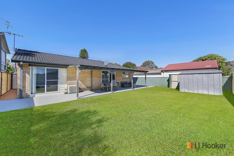 Photo - 23 Ravenswood Street, Mannering Park NSW 2259 - Image 11