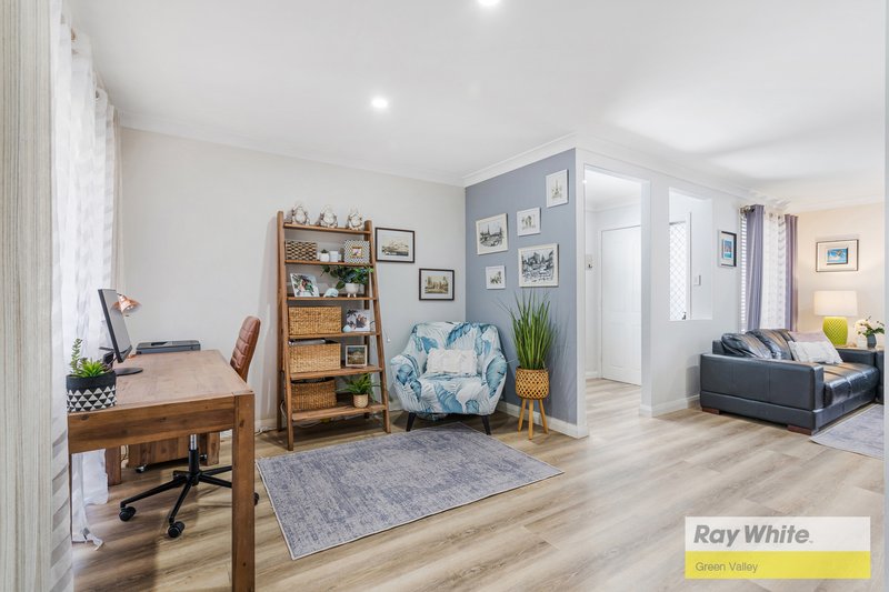 Photo - 23 Rawson Crescent, Horningsea Park NSW 2171 - Image 6