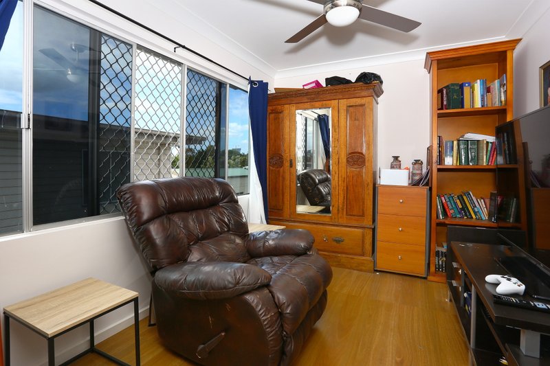 Photo - 23 Reynolds Avenue, Labrador QLD 4215 - Image 7