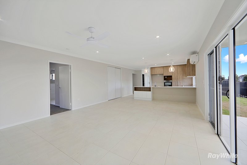 Photo - 2/3 River Springs Drive, Avoca QLD 4670 - Image 5