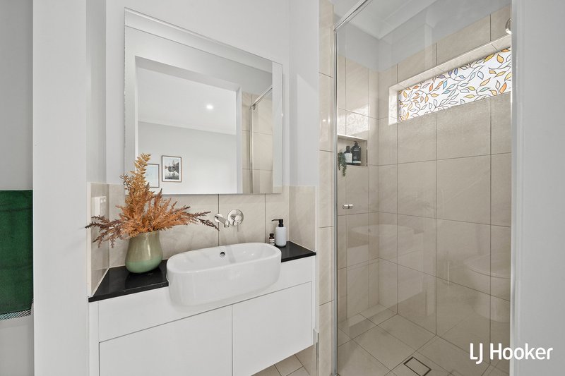 Photo - 23 Rouseabout Street, Lawson ACT 2617 - Image 12