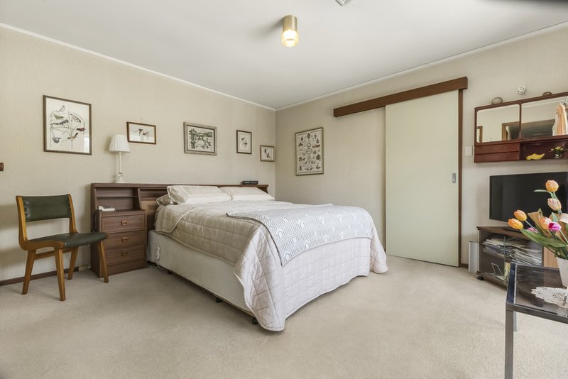 Photo - 23 Rowitta Drive, Glen Waverley VIC 3150 - Image 6