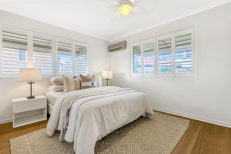 Photo - 2/3 Rutland Street, Coorparoo QLD 4151 - Image 6