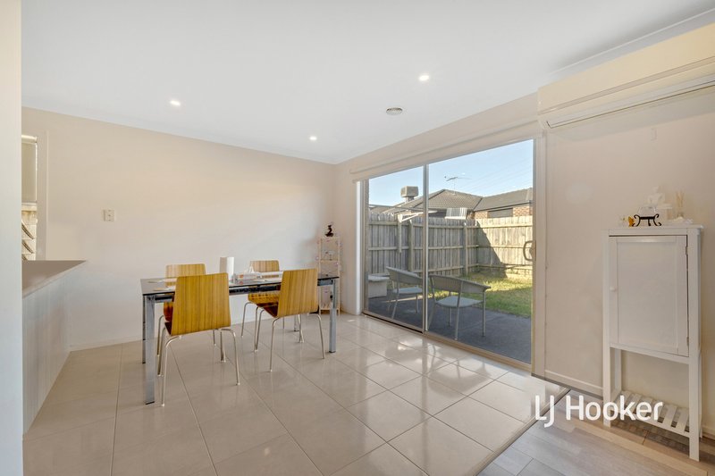 Photo - 23 Sallys Run, Hampton Park VIC 3976 - Image 4