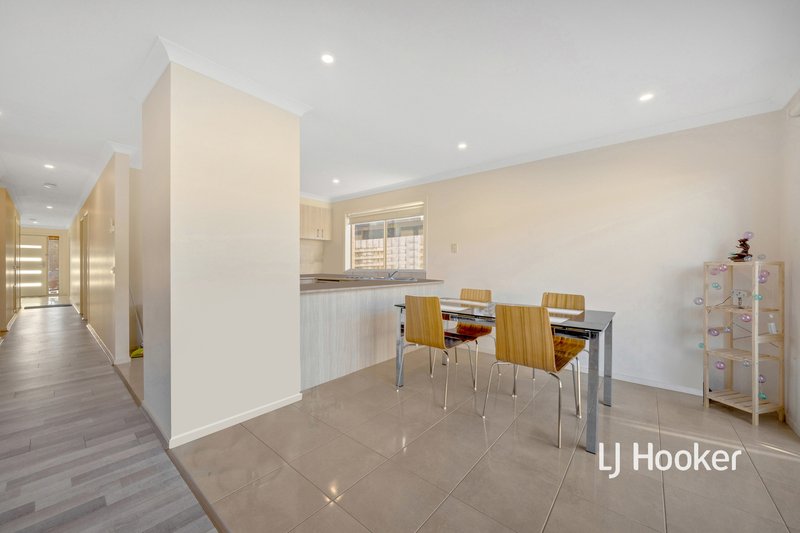 Photo - 23 Sallys Run, Hampton Park VIC 3976 - Image 5