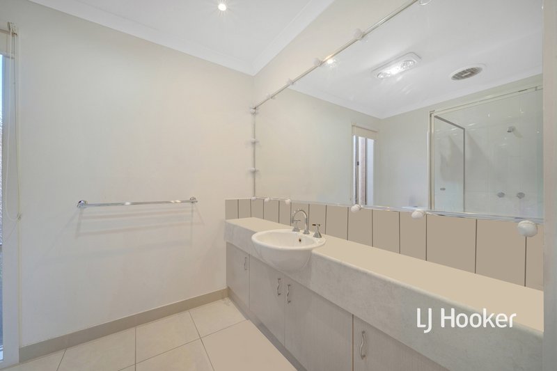 Photo - 23 Sallys Run, Hampton Park VIC 3976 - Image 12