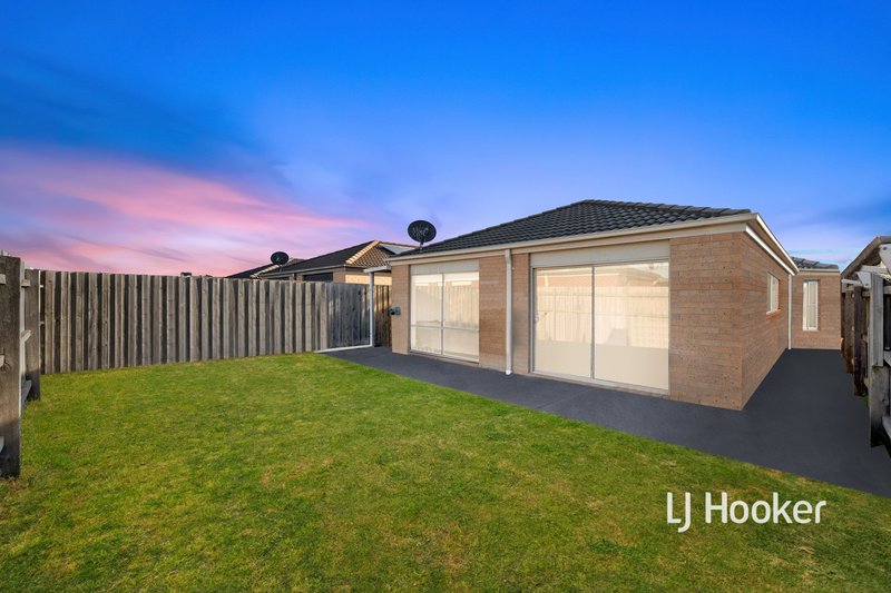 Photo - 23 Sallys Run, Hampton Park VIC 3976 - Image 14