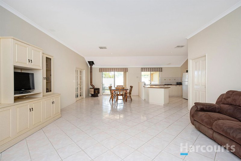 Photo - 23 Salmond Turn, Wanneroo WA 6065 - Image 5