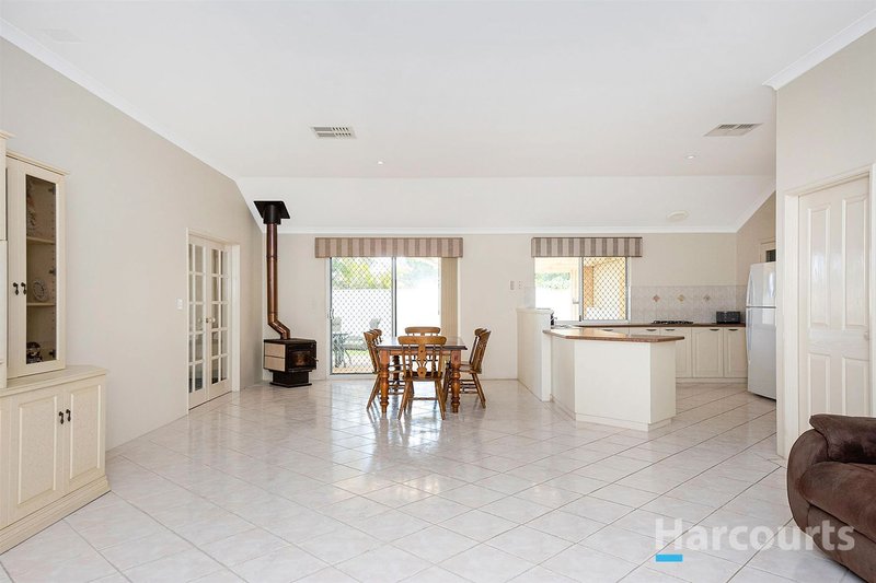 Photo - 23 Salmond Turn, Wanneroo WA 6065 - Image 6