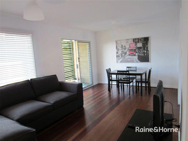 Photo - 2/3 Sam Street, West Gladstone QLD 4680 - Image 2