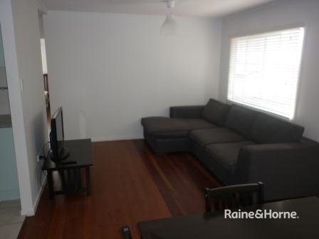 Photo - 2/3 Sam Street, West Gladstone QLD 4680 - Image 3