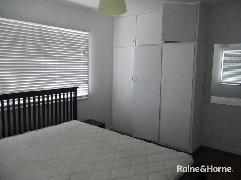 Photo - 2/3 Sam Street, West Gladstone QLD 4680 - Image 9